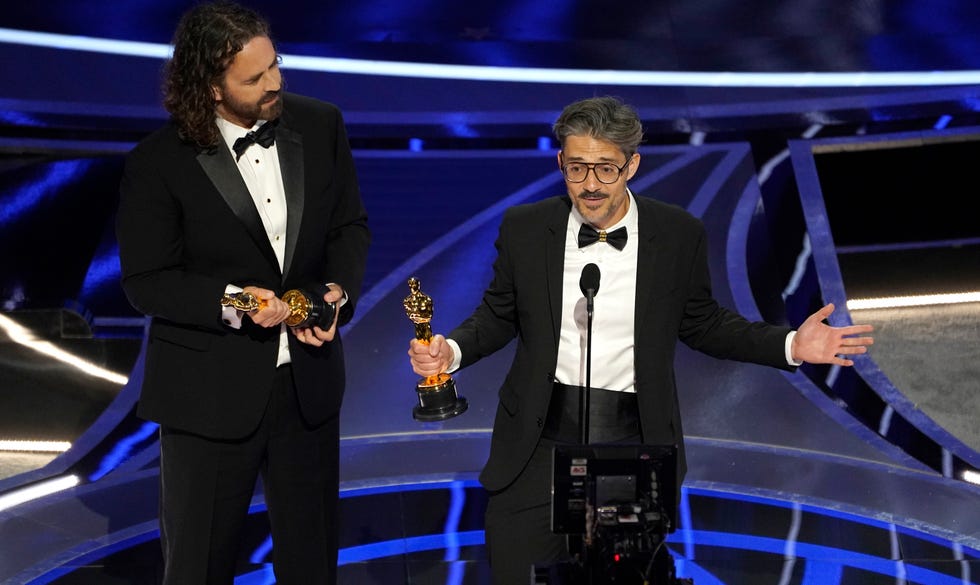 el director alberto mielgo y el productor leo sánchez se llevan el oscar 2022 a mejor cortometraje de animación