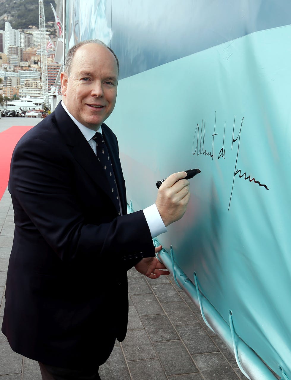 Dress shirt, Coat, Outerwear, Suit, Formal wear, Collar, Blazer, White-collar worker, Handwriting, Writing, 