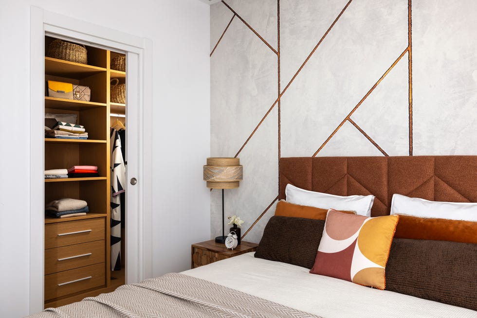 dormitorio con vestidor