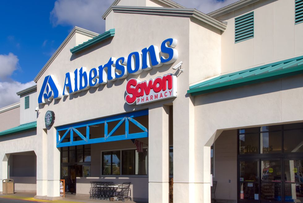 11 Grocery Stores Open Christmas Day 2021 Albertsons, Vons & More