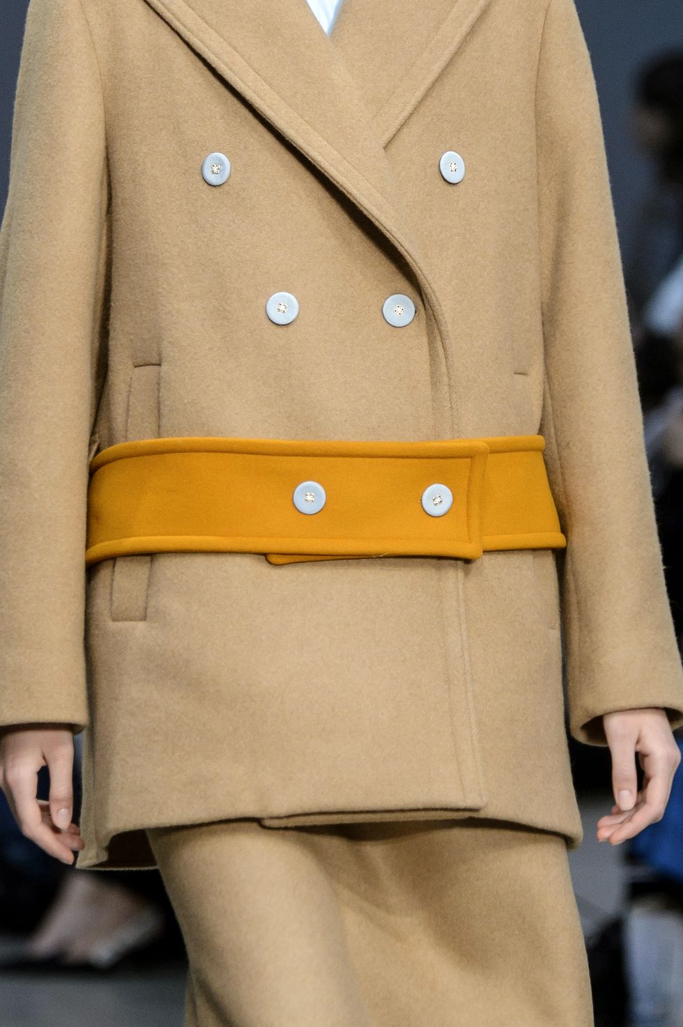 Fashion, Clothing, Yellow, Coat, Overcoat, Outerwear, Trench coat, Runway, Beige, Haute couture, 