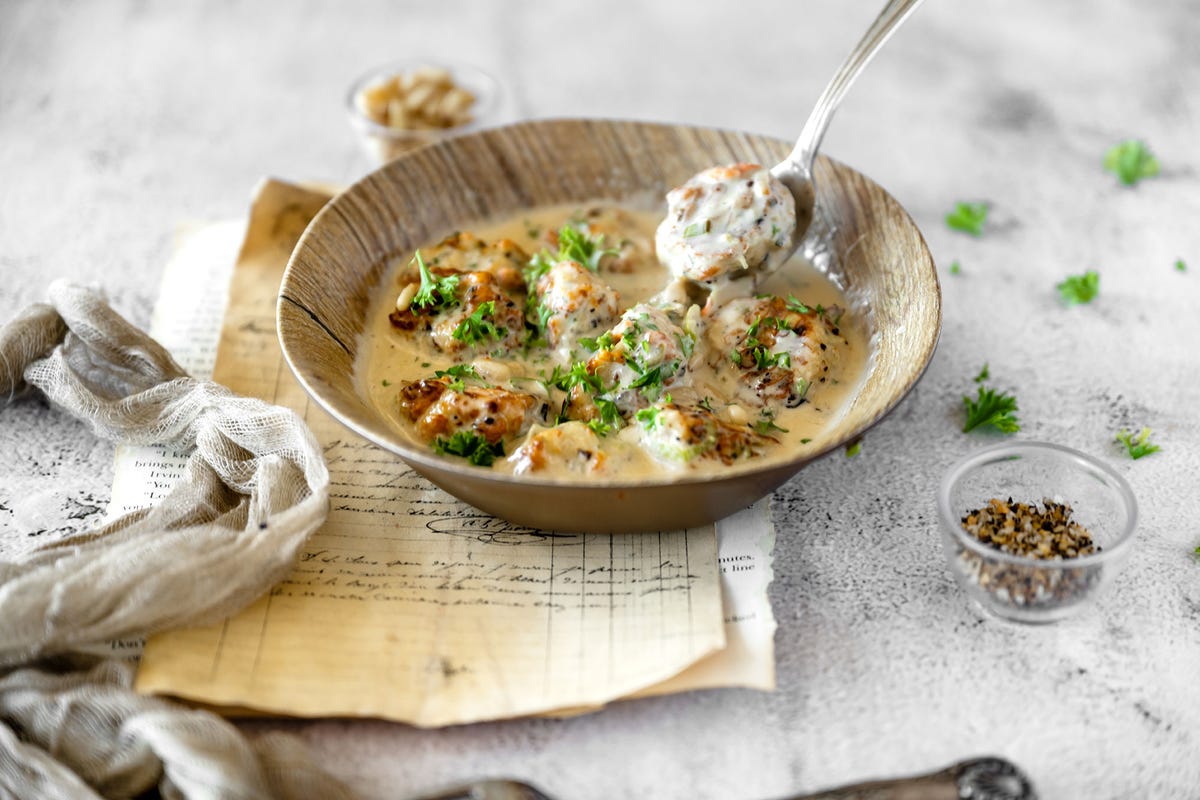 Albóndigas de pollo con salsa de yogur