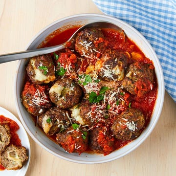 albondigas rellenas de mozarella hechas en freidora de aire, receta de elle gourmet