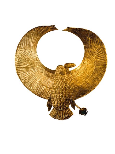 NECHBET DE GIERENGODINMet haar gespreide vleugels werd de aasgiergodin beschouwd als de beschermster van de koningen van OpperEgyptePectoraal uit KV55 in de Vallei der Koningen Egyptisch Museum Caro