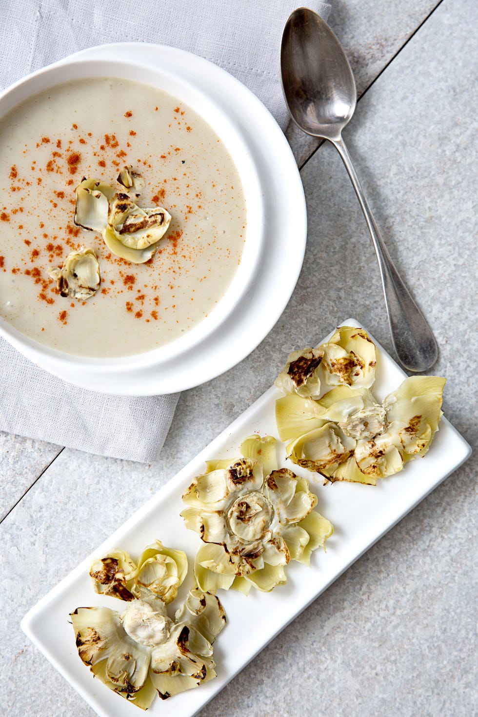 alcachofas con hummus de alubia