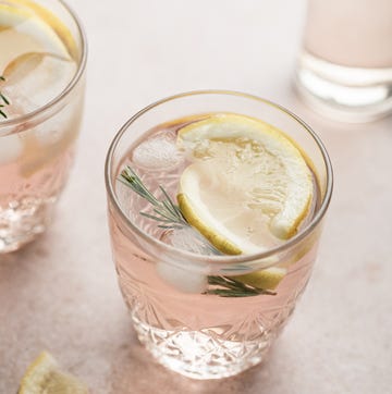 alcohol detox, how to detox cold drink ice tea infused with lemon and fresh herbs