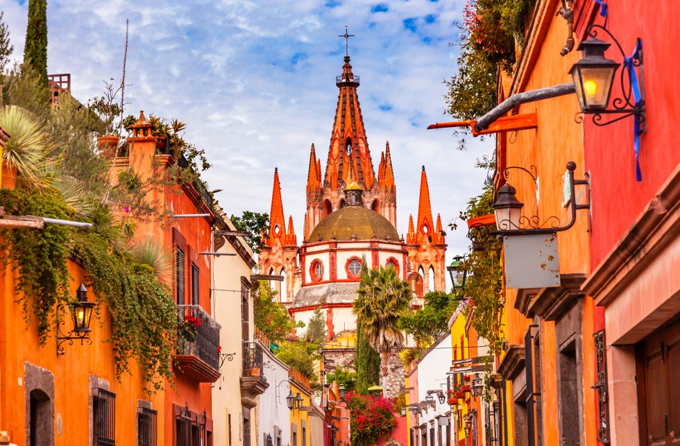 aldama street parish archangel church san miguel de allende mexico