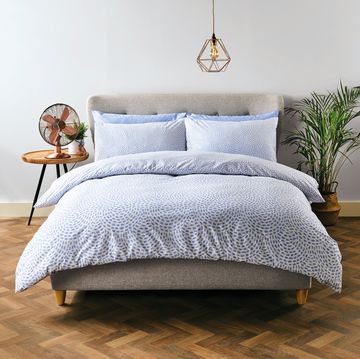 aldi is selling a cooling bedding range   aldi offers