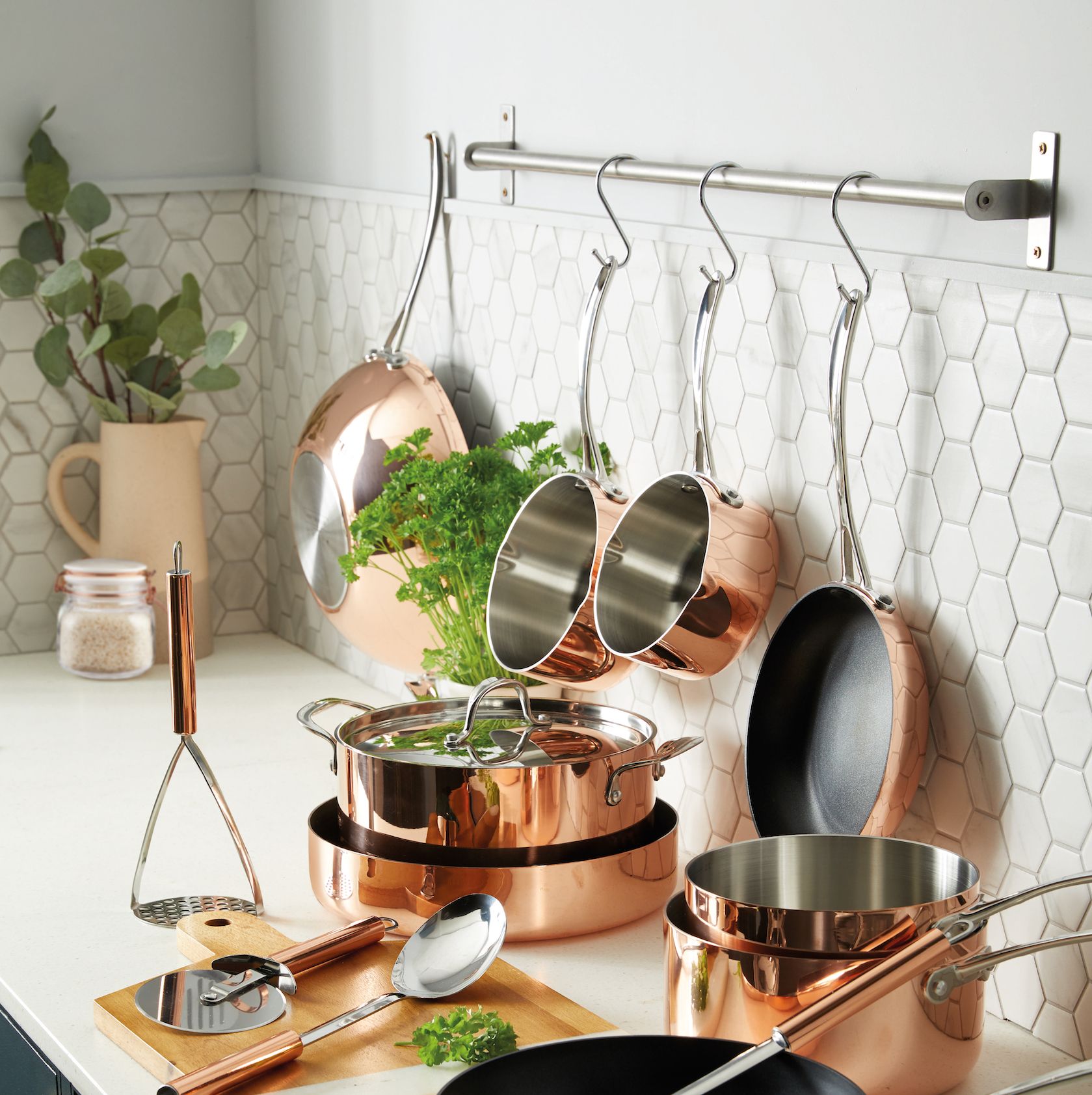 https://hips.hearstapps.com/hmg-prod/images/aldi-copper-kitchen-range-weekly-special-buys-wu4720copperkitchen-01-v2-pcm196079-1605782224.jpg?crop=1.00xw:0.654xh;0,0.130xh&resize=2048:*