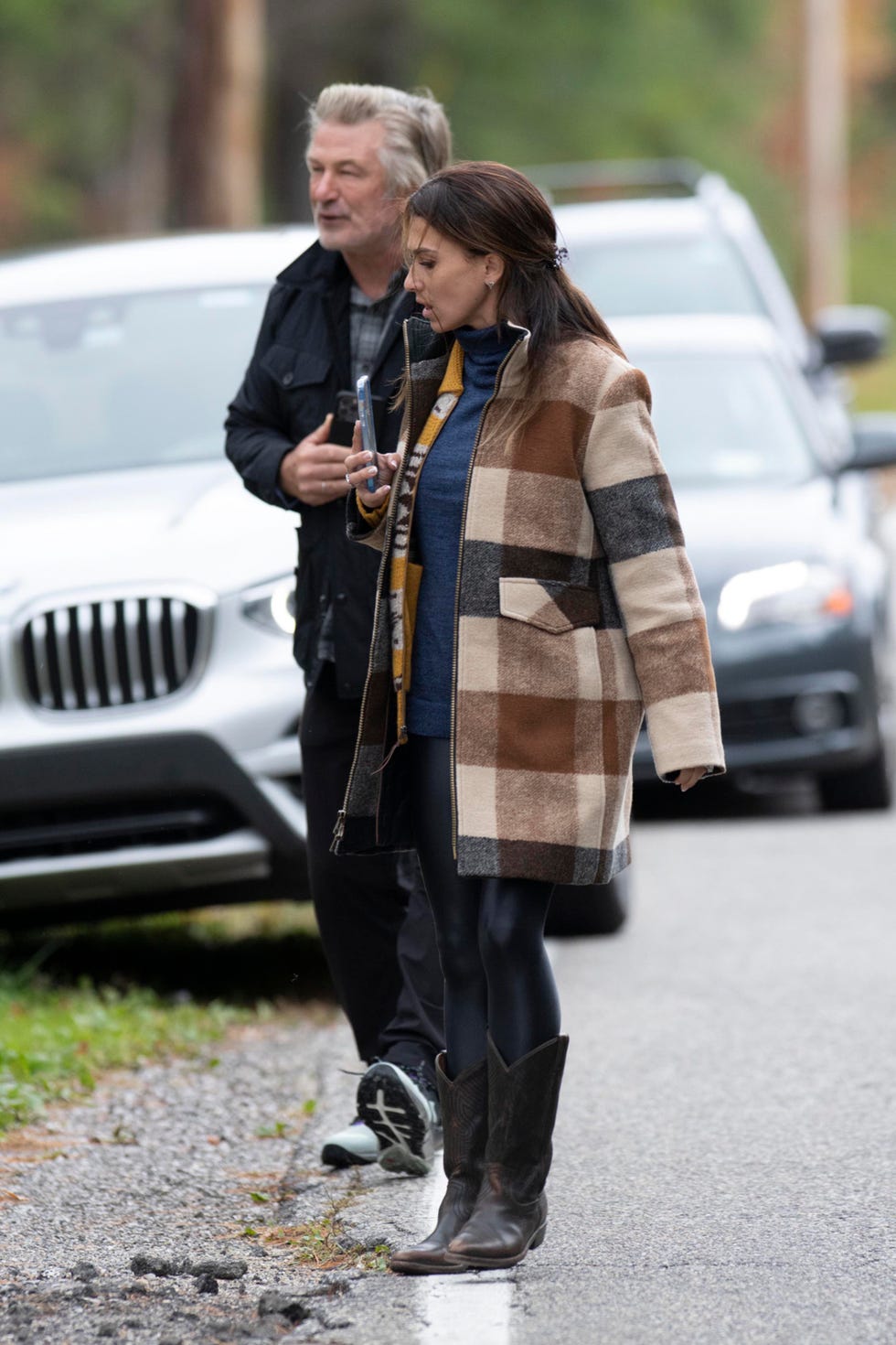 alec baldwin reaparece en público para hablar de la muerte de halyna hutchins