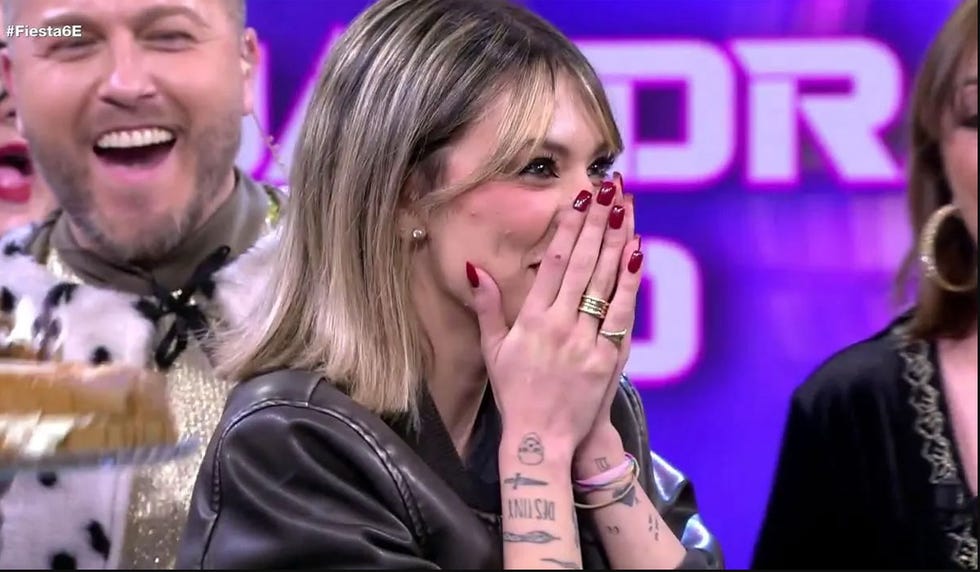 a person with the hand on the face