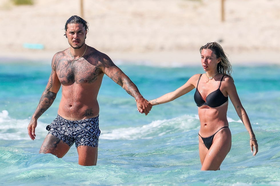 EXCLUSIVA | Alejandra Rubio y Carlo Costanzia, todas las fotos de sus  apasionadas y polémicas vacaciones en Ibiza con Mar Flores