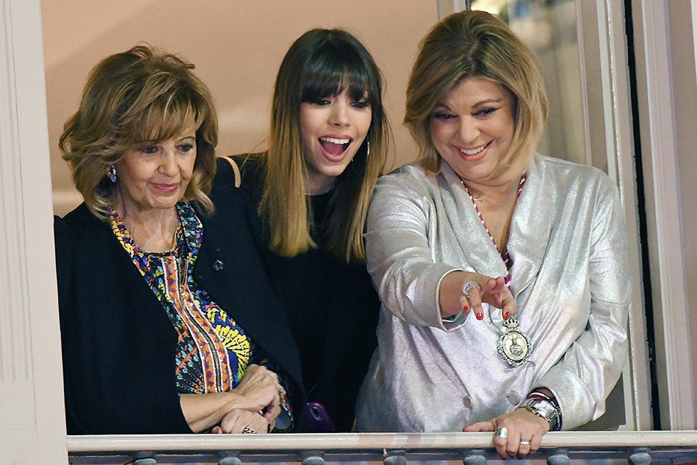 maria teresa campos con su hija terelu y su nieta alejandra en málaga