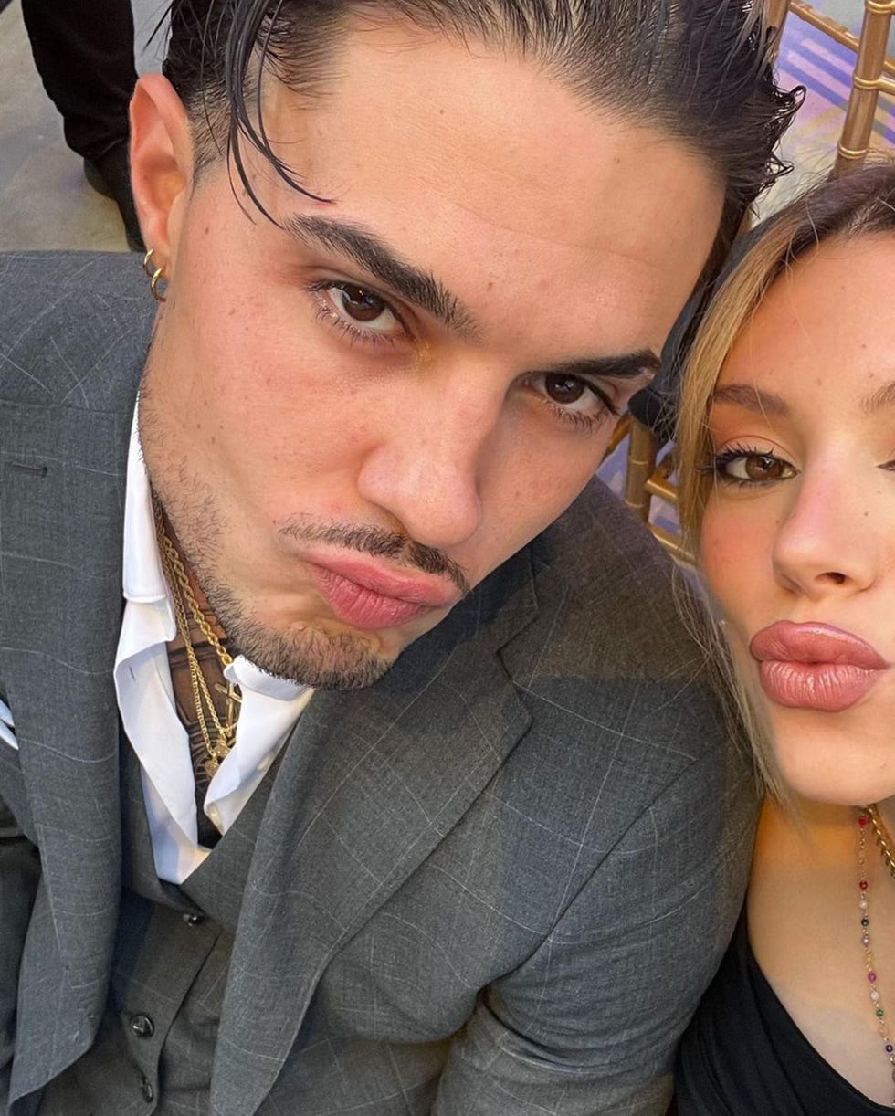 alejandra rubio y carlo costanzia muestran la primera foto besandose en instagram