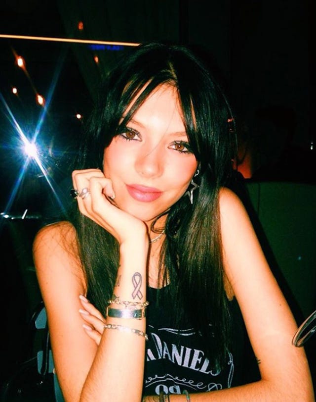 La hija de Terelu Campos, Alejandra Rubio, muestra el tatuaje que lleva en honor de Beatriz, la fallecida novia de su padre.