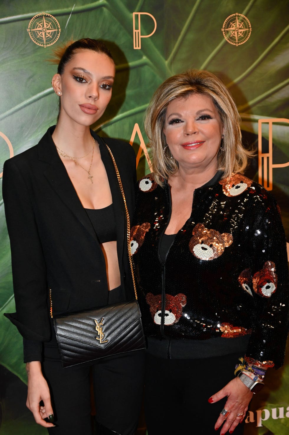 madre e hija en una fiesta en madrid