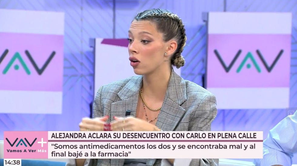 la colaboradora con trenzas en el plato de telecinco