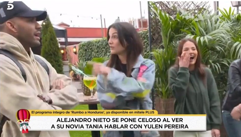 alejandro nieto se pone celoso en supervivientes por el buen rollo de su novia, tania medina, y yulen pereira