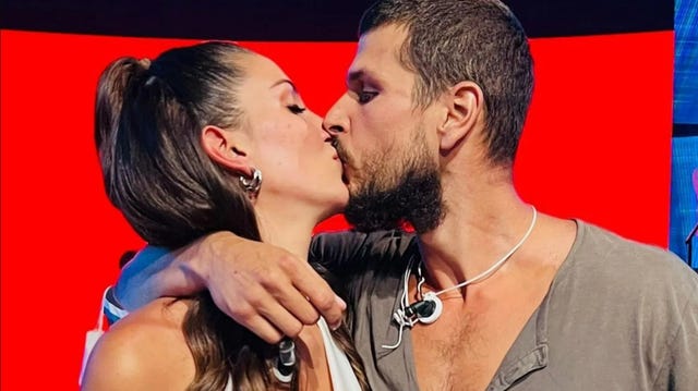 alejandro nieto y tania medina se besan en la final de supervivientes