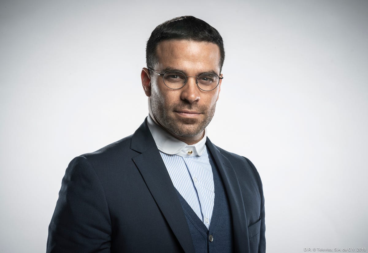Suit, White-collar worker, Chin, Eyewear, Forehead, Formal wear, Businessperson, Tuxedo, Facial hair, Photography, 