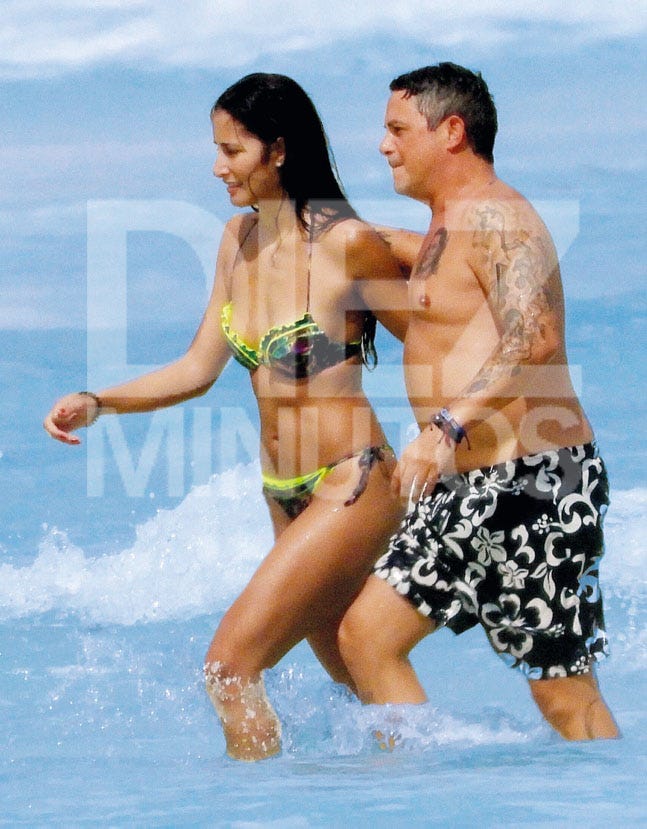 Alejandro Sanz con su novia Rachel Valdés