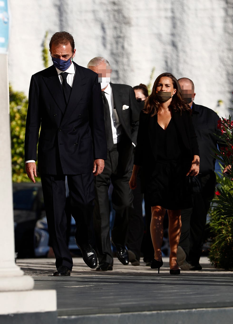 familiares de aless lequio en su funeral en madrid