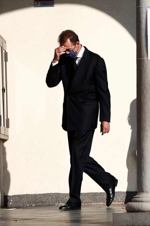 alessandro lequio durante el funeral en memoria de alex lequio en madrid