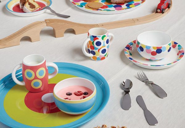 Tableware, Coffee cup, Cup, Saucer, Serveware, Table, Tea set, Dinnerware set, Spoon, Dishware, 