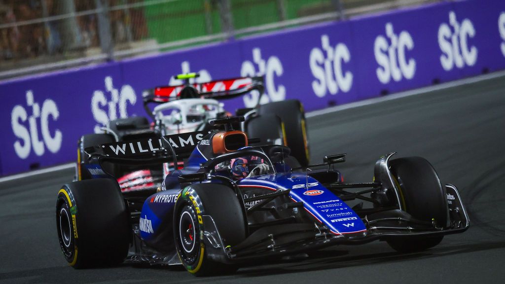 preview for Resumen en vídeo de la carrera del Gran Premio de Arabia Saudí de Fórmula 1