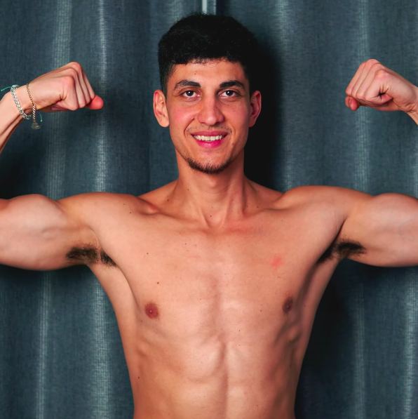 Here's What 50 Pullups a Day for 1 Month Did to This Guy's Body
