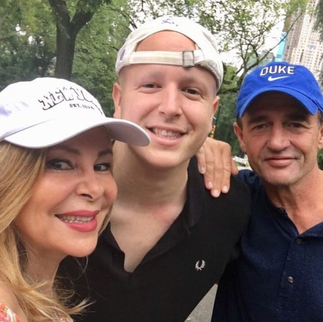 Álex Lequio reaparece en redes sociales recordando su infancia.