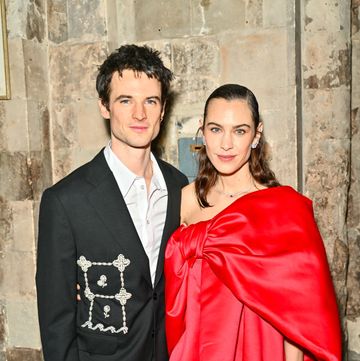 alexa chung and tom sturridge are reportedly engaged
