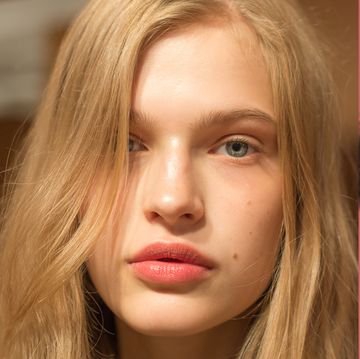 Alexa Chung spring/summer 2019 beauty trend - glowing skin, 'no make-up' make-up