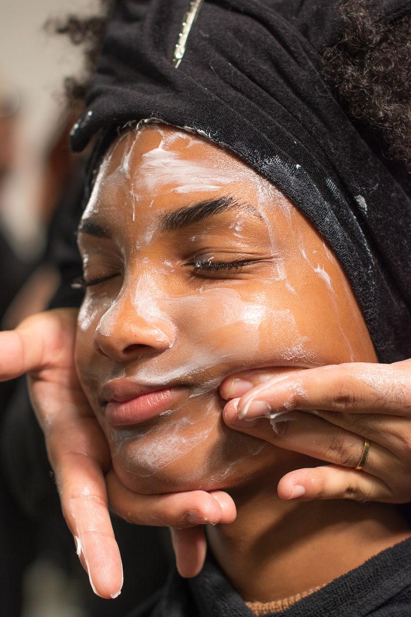 Alexa Chung spring/summer 2019 beauty trend - glowing skin, Suqqu's Gankin facial massage