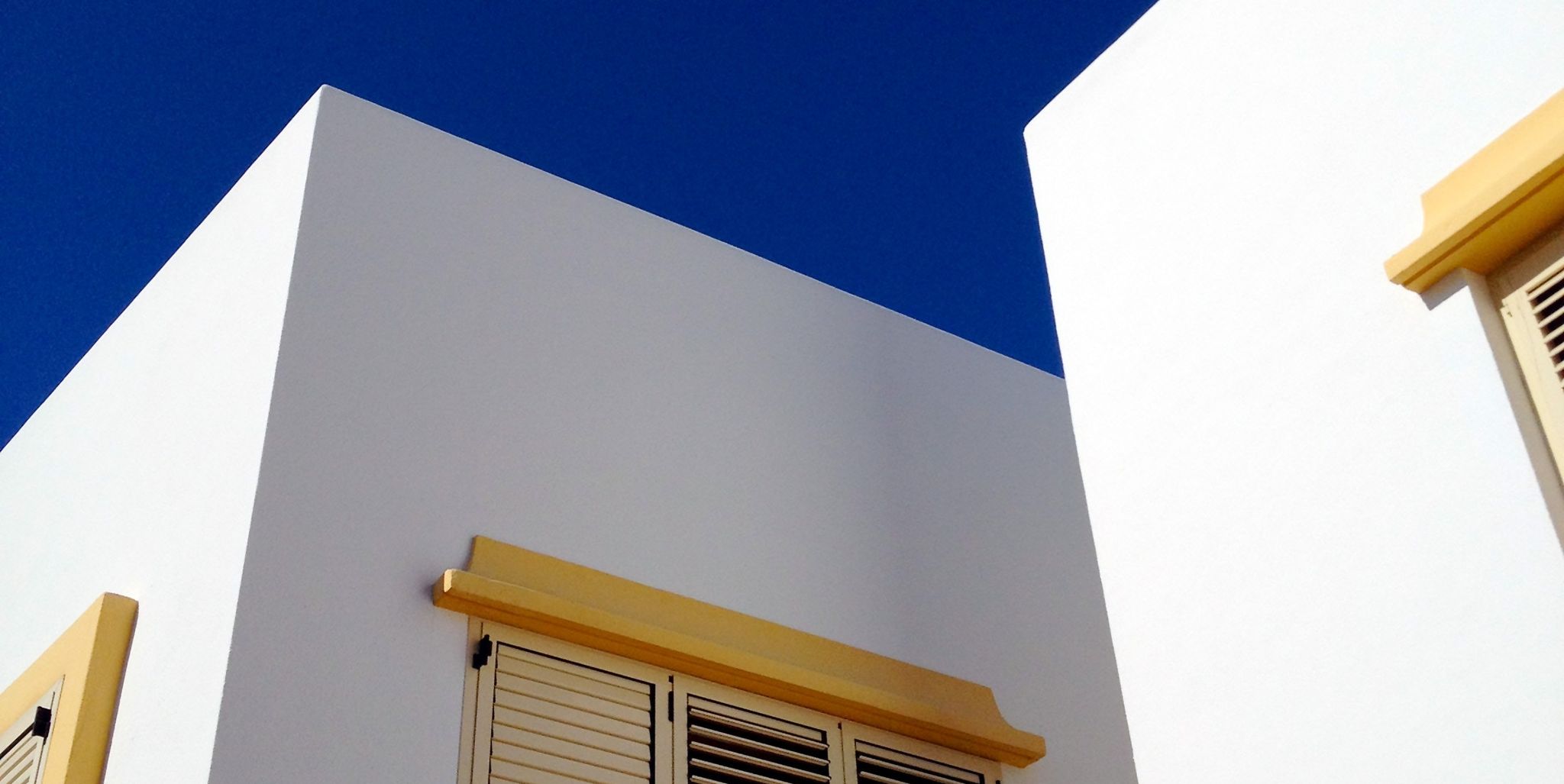 Blue, Architecture, Yellow, Sky, House, Property, Daytime, Wall, Home, Line, 