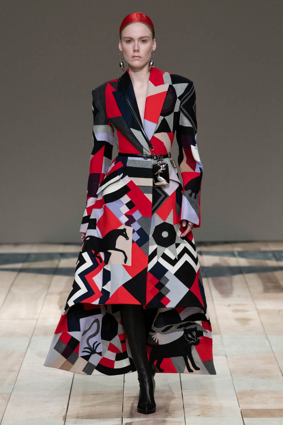Fashion model, Fashion, Clothing, Runway, Fashion show, Fashion design, Haute couture, Dress, Event, Costume, 