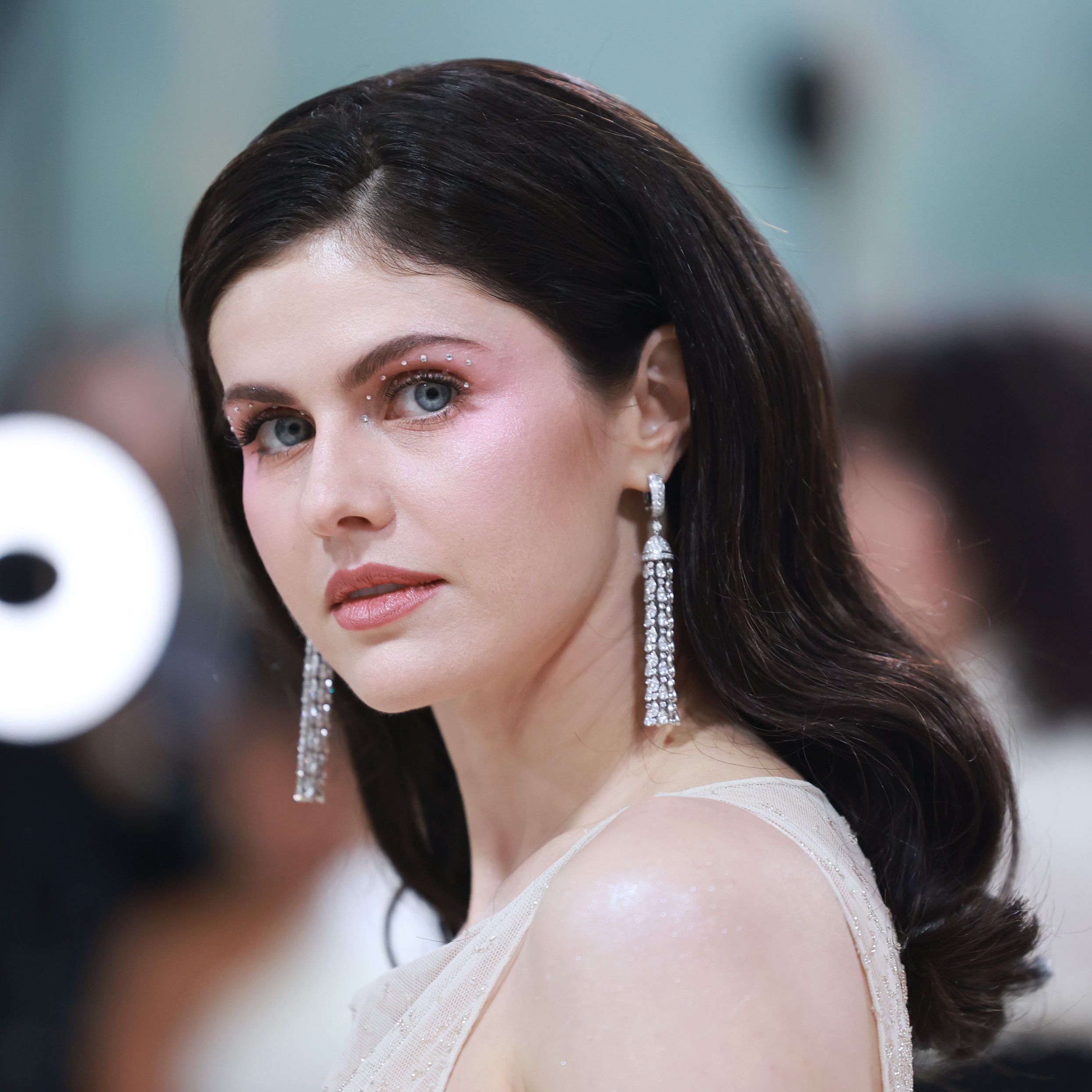 Alexandra Daddario Posed Buck Naked On IG, And Fans Are Went Bonkers