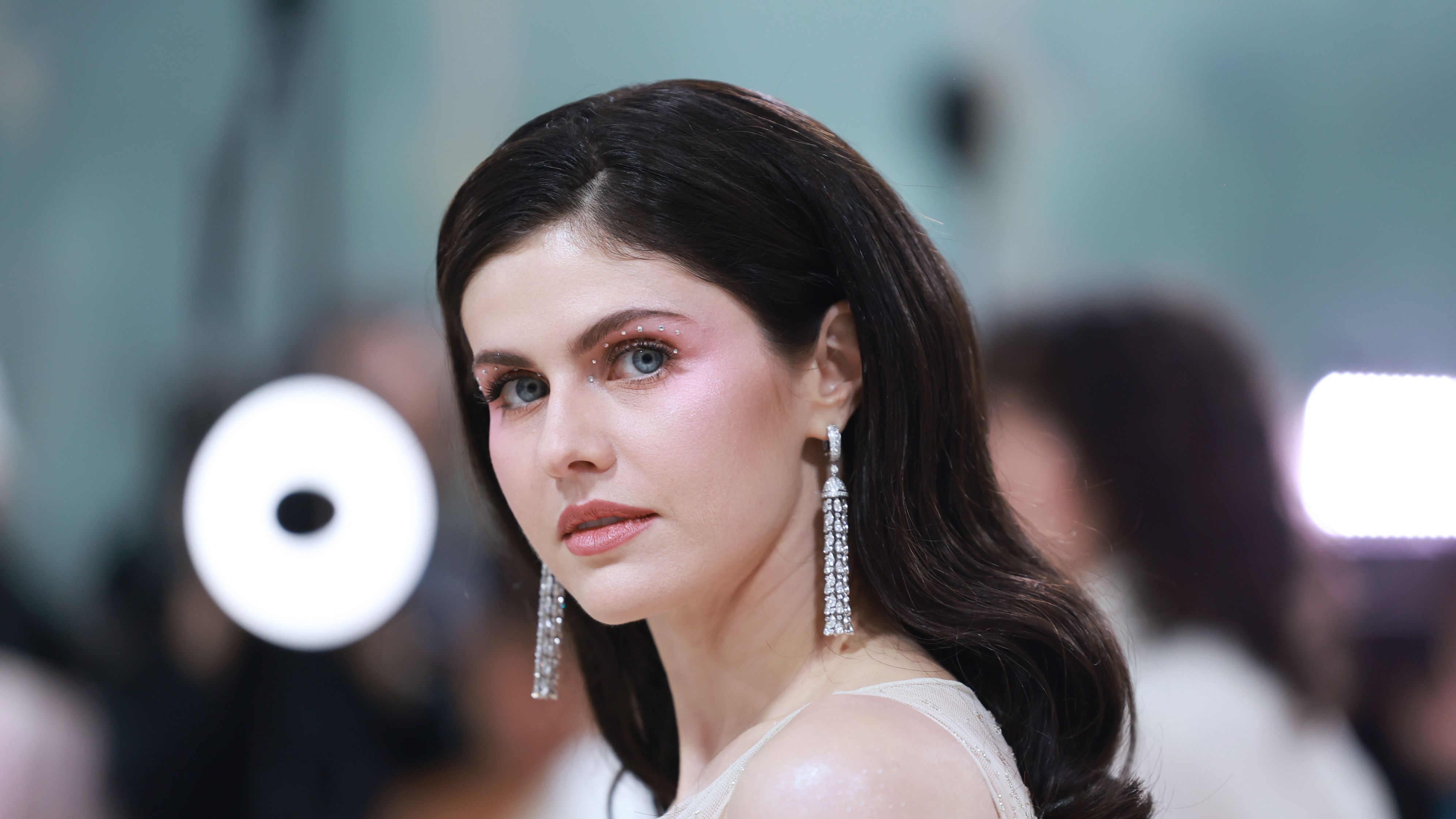 Alexandra Daddario Posed In The Nude On IG, And Fans Went Bonkers
