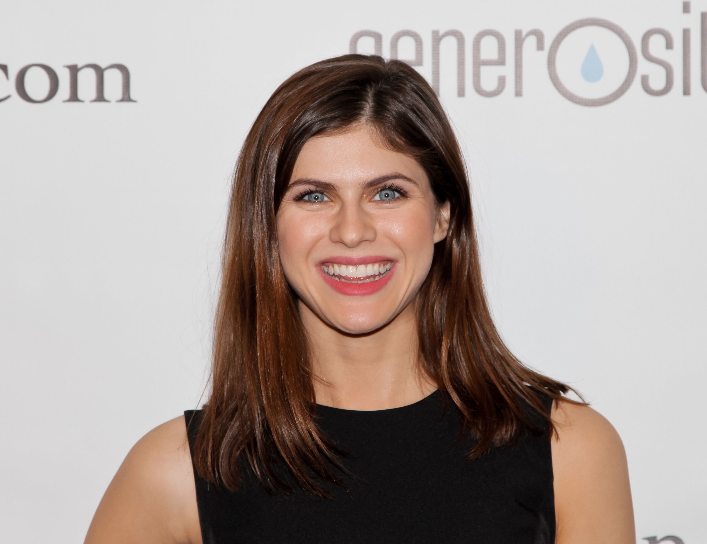 Alexandra Daddario Has Sculpted Abs And Legs In Underwear IG Pic