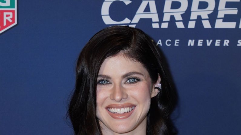 https://hips.hearstapps.com/hmg-prod/images/alexandra-daddario-attends-the-tag-heuer-5th-avenue-news-photo-1693922827.jpg?crop=1xw:0.43726xh;center,top&resize=1200:*