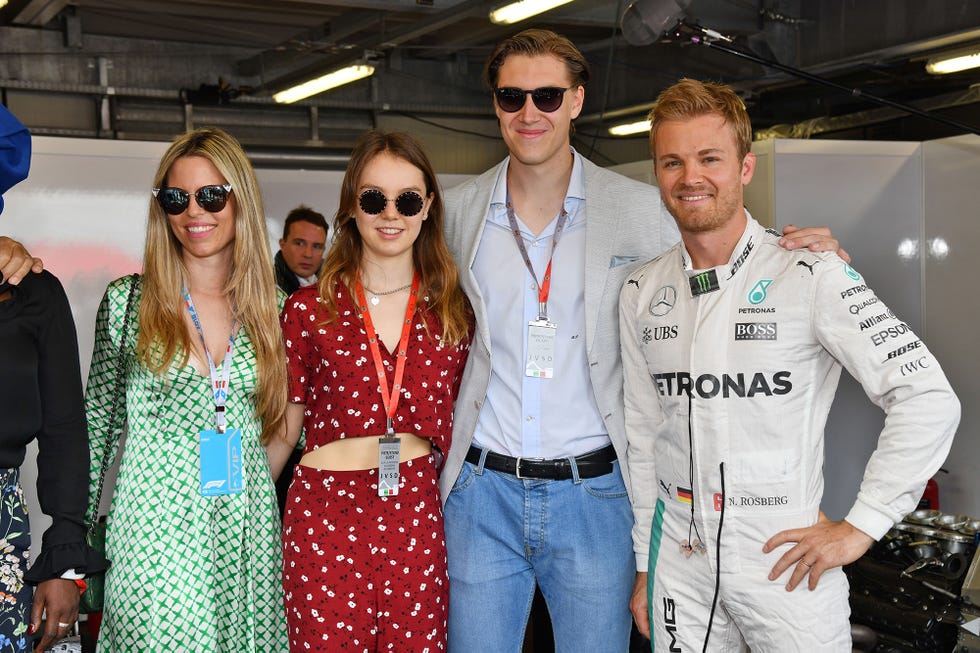 Eyewear, Event, Fashion, Sunglasses, Luxury vehicle, Vehicle, Car, Team, Tourism, City car, 