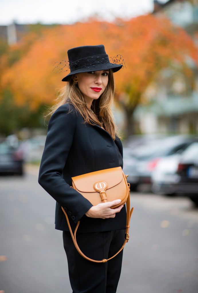 Sombrero negro de mujer elegante de fieltro para el invierno