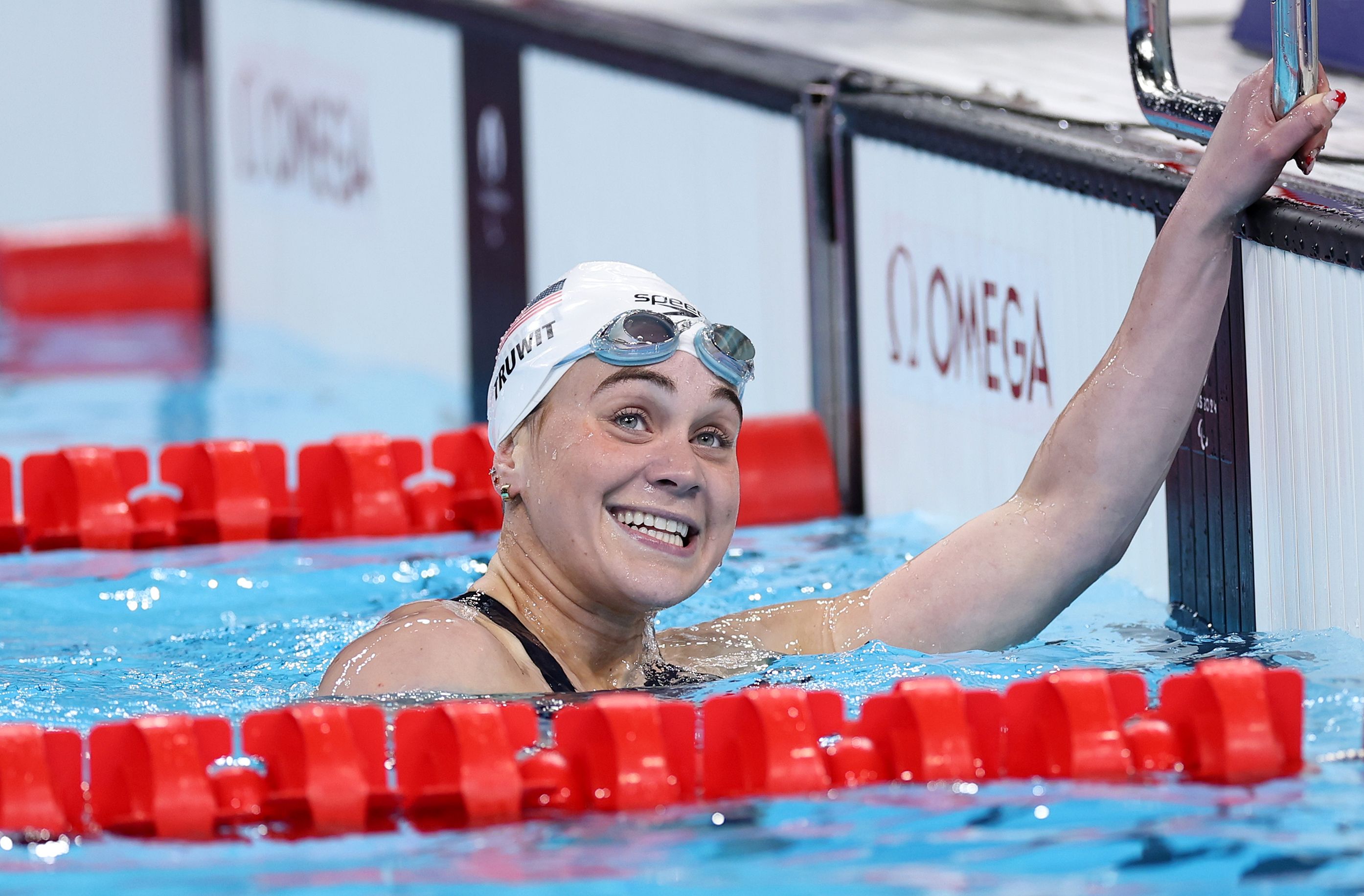 サメに襲われ片脚を失ったアリ・トゥルーウィット選手が、初出場 サメに襲われ片脚を失ったアリ・トゥルーウィット選手が、初出場