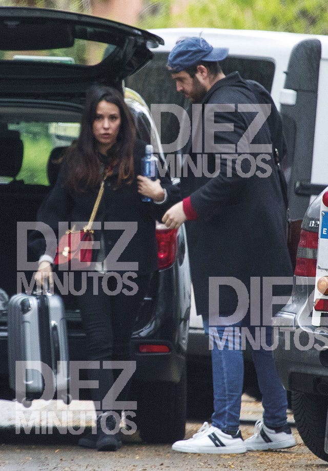 Álex lequio tiene nueva novia, carolina monje, con quien se ha escapado a barcelona ana obregón ya conoce a la joven