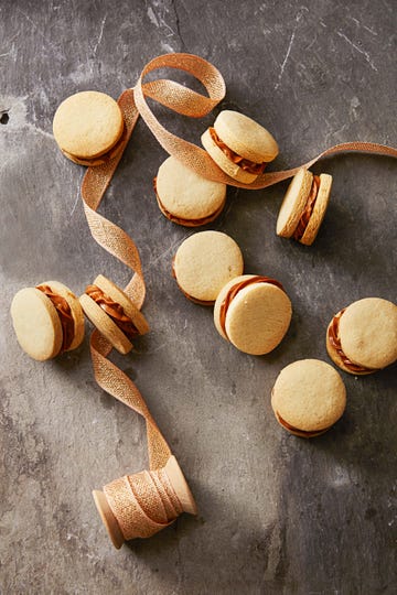 alfajores dulce de leche sandwich cookies