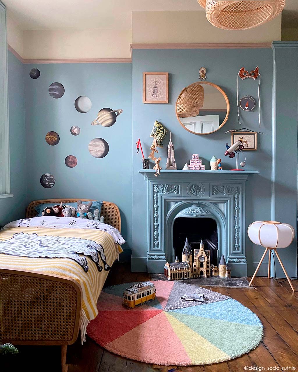 Alfombra infantil de cuadros azules y blancos para habitación de niño
