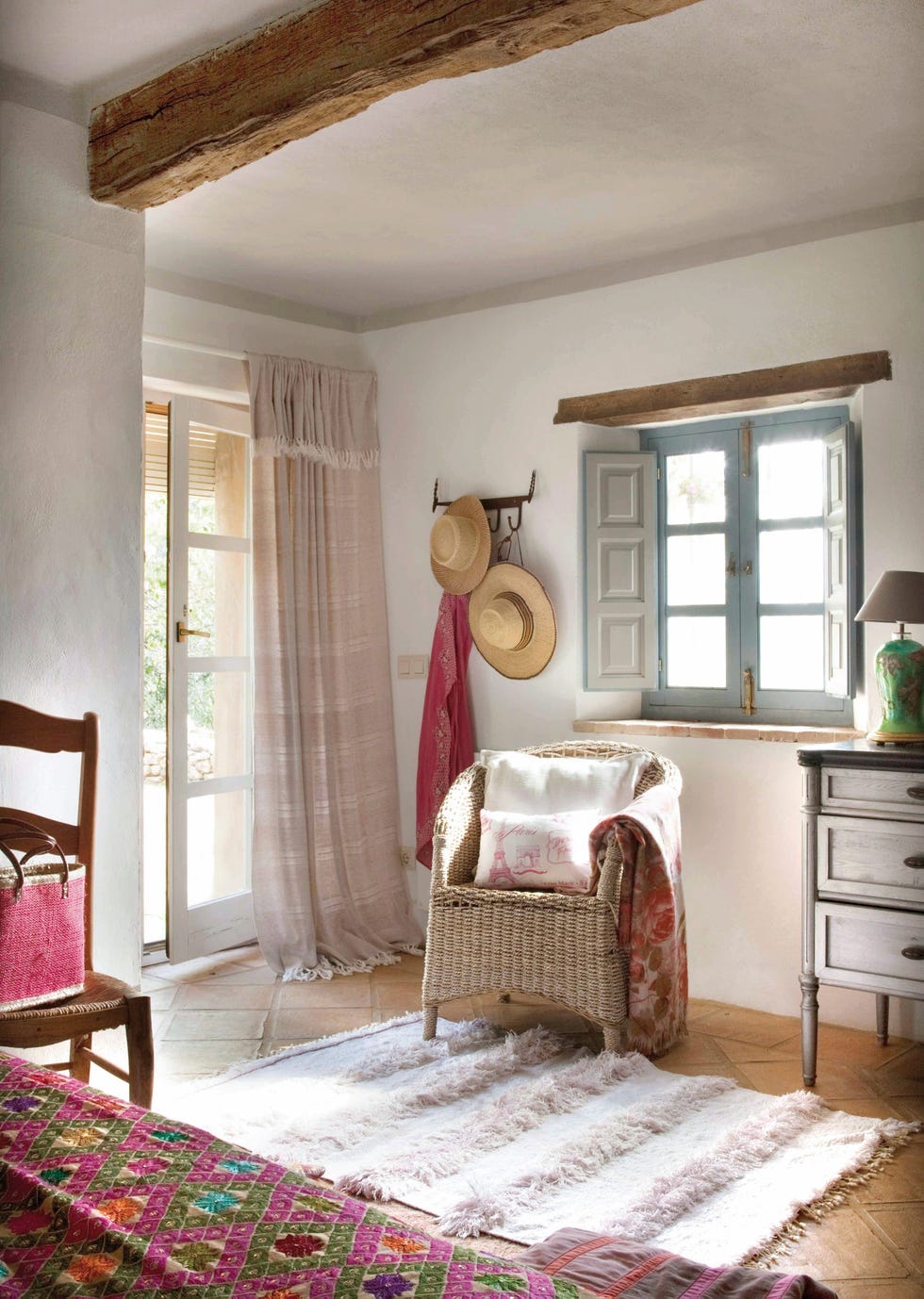 decorar la casa con flecos, alfombra con flecos y pelo largo