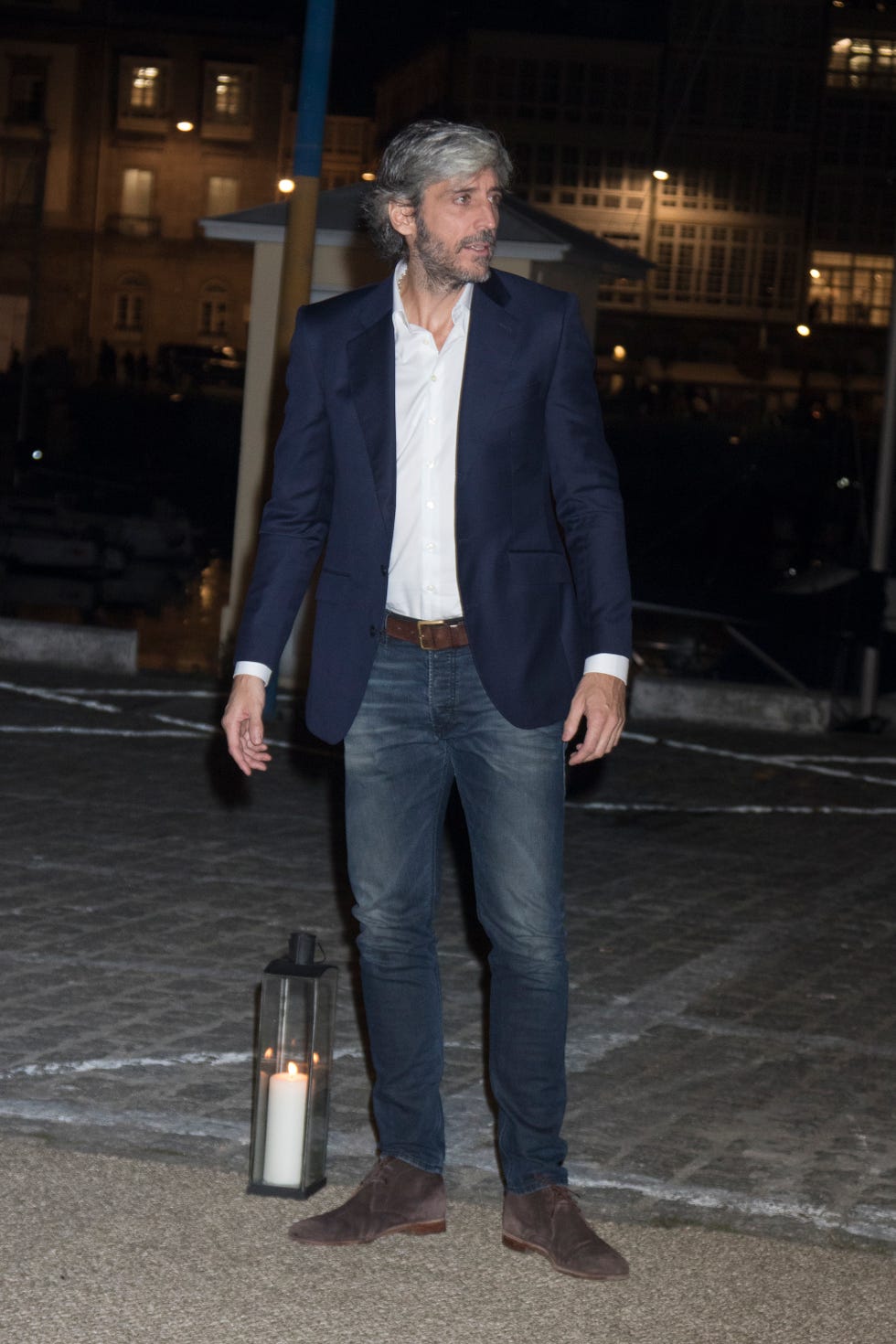 Suit, Blazer, Clothing, Jeans, Denim, Outerwear, Formal wear, Snapshot, Fashion, Standing, 