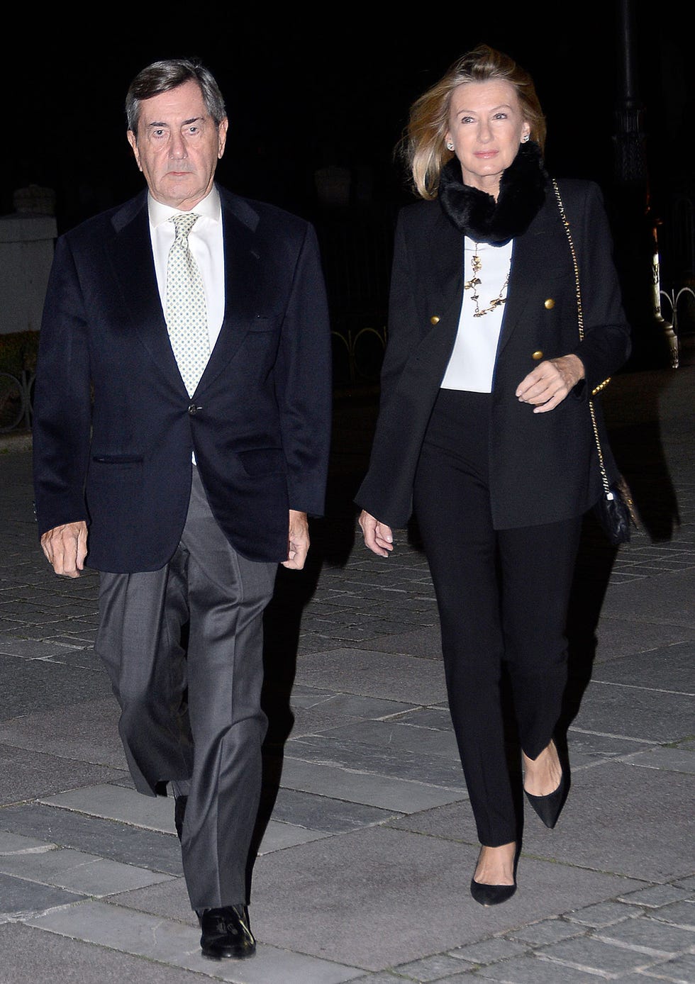 Alfonso Cortina, en la imagen con su mujer, Miriam Lapique, ha fallecido a los 76 años, víctima del coronavirus.