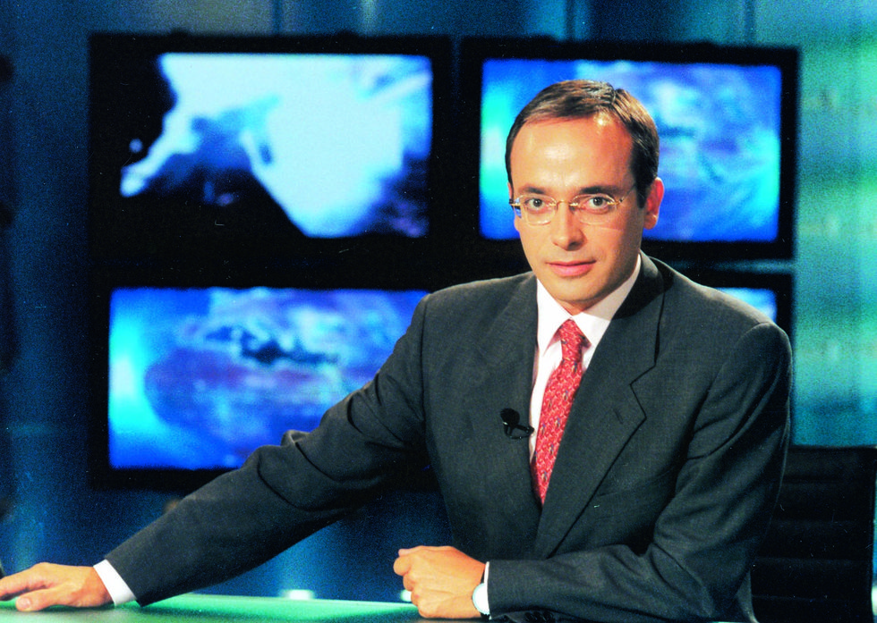 alfredo urdaci, presentador del telediario 2 de tve, en una imagen de 2004